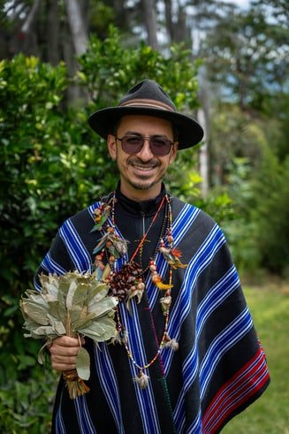 Harmonica Retreat's main yagecero Sergio Henao smiling in nature, the mountains of Medellín